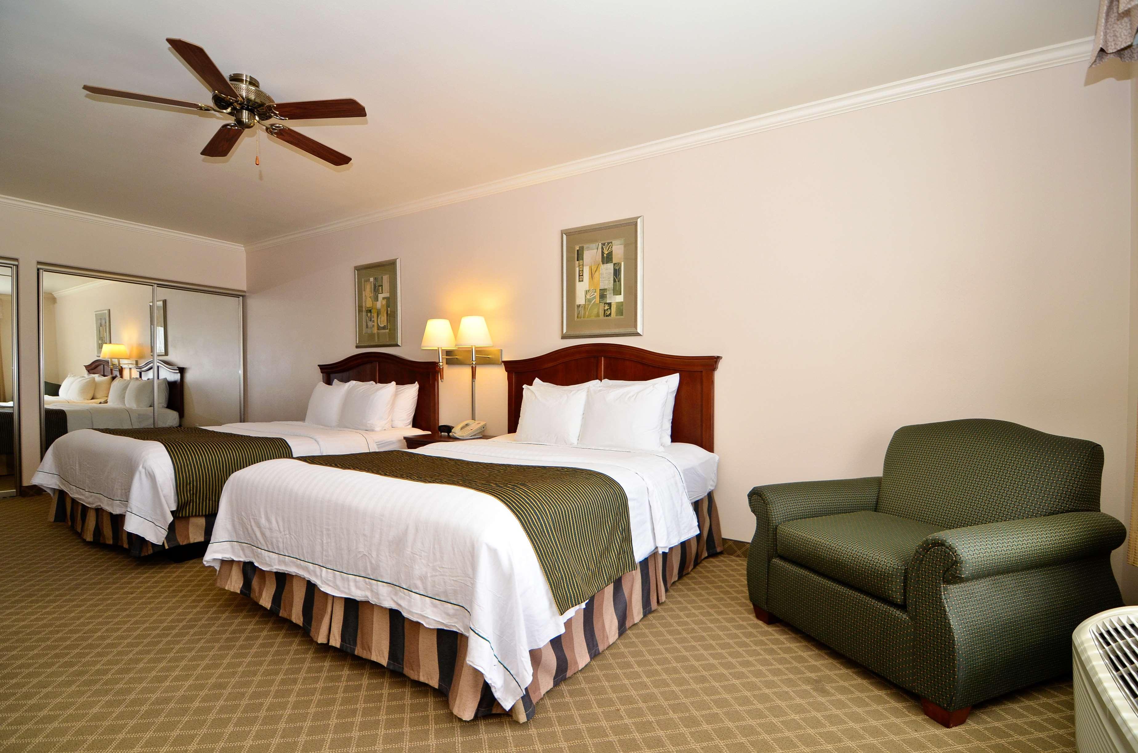 Best Western Plus Country Park Hotel Tehachapi Ruang foto