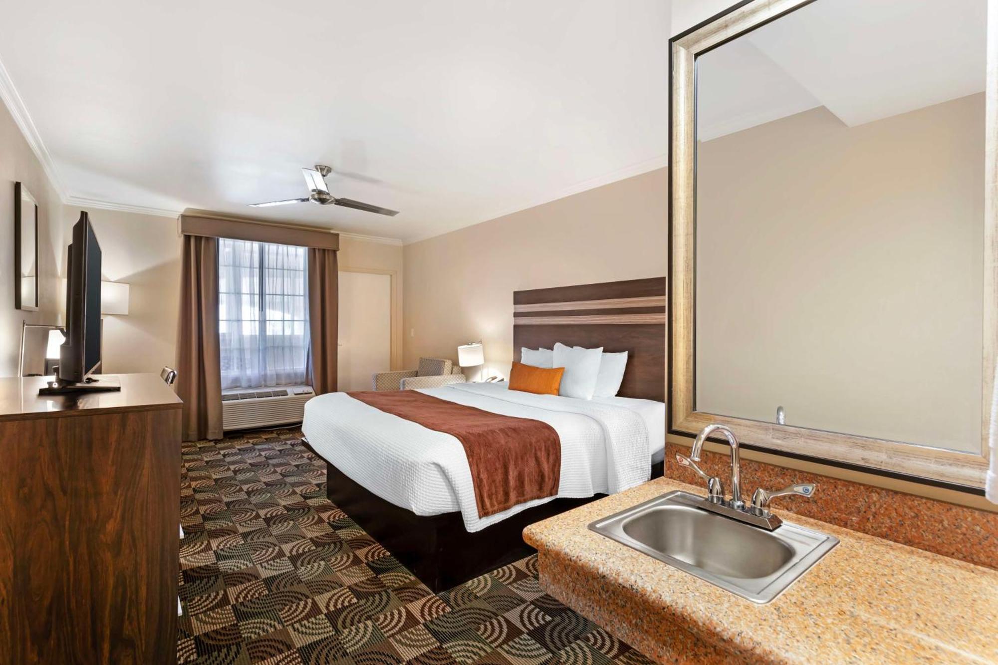 Best Western Plus Country Park Hotel Tehachapi Bagian luar foto